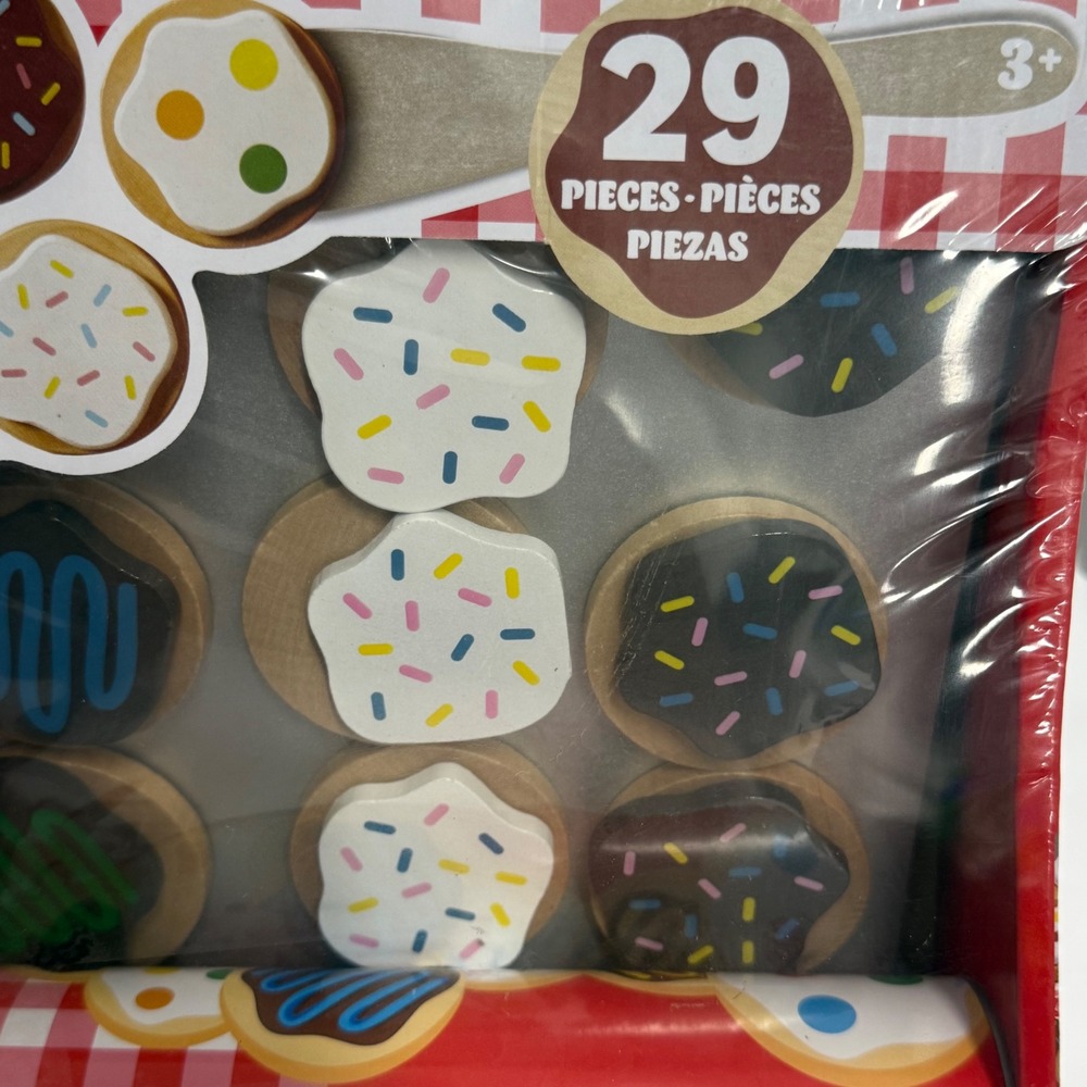 Melissa & Doug Wooden Slice and Bake Cookie Play Set‎ 29 Pcs Kitchen Toy 4074 - Picture 4 of 5
